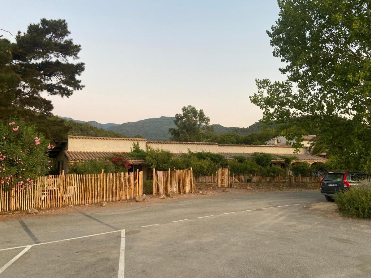 Les Lodges De La Plage U Dragulinu 萨利索伦泽哈 外观 照片